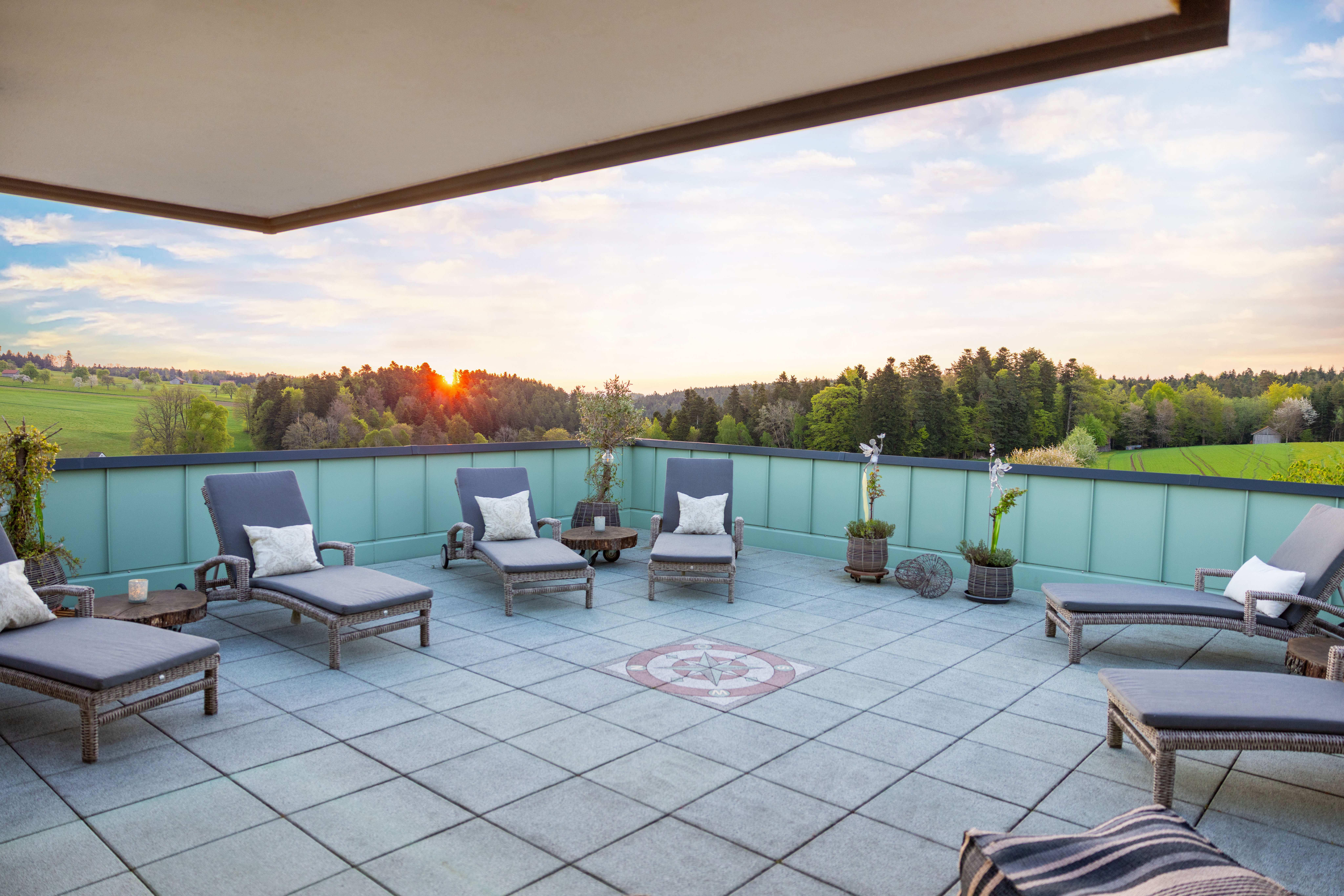 Wellnesshotel: Sonnenaufgang auf der Panoramadachterrasse - Landhotel Talblick **** - Hotel | Umgebung