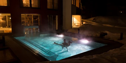Wellnessurlaub - Adults only - Ahrntal - Aussenpool Hotel Santer - Romantik Hotel Santer- Wellnesslodge in the Dolomites