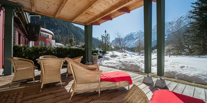 Wellnessurlaub - Adults only - Ahrntal - Garten Aussenansicht - Romantik Hotel Santer- Wellnesslodge in the Dolomites