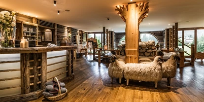 Wellnessurlaub - Adults only - Ahrntal - Wellness Rezeption - Romantik Hotel Santer- Wellnesslodge in the Dolomites