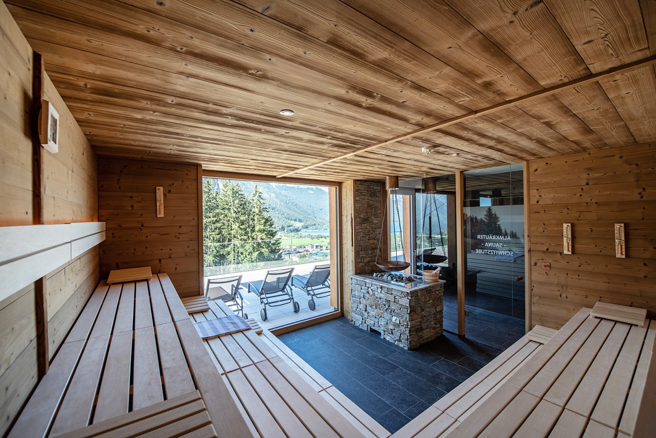 Naturhotel Alpenblick Saunen und Bäder im Detail Almkräutersauna