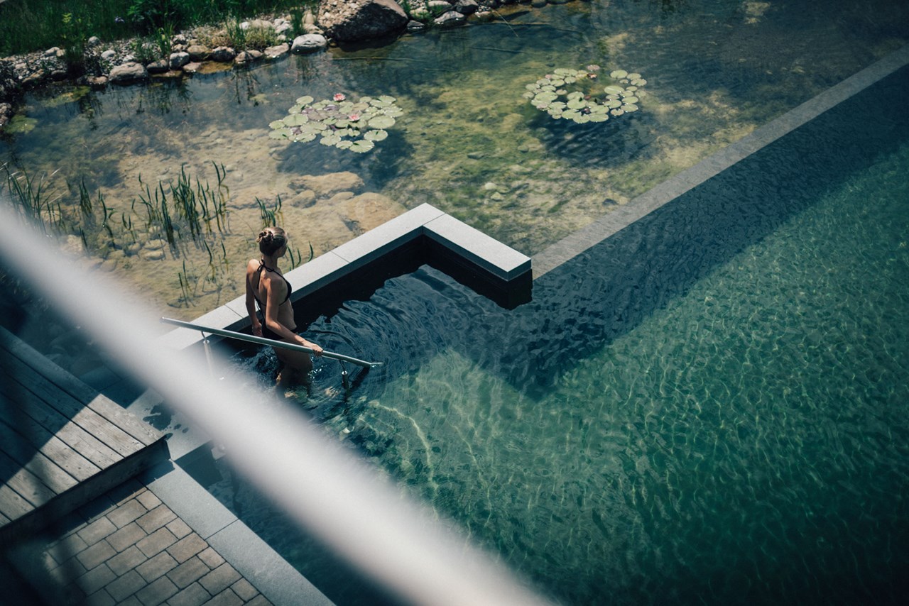 Torghele's Wald & Fluh Saunen und Bäder im Detail Bergqeuell Schwimmerei