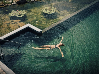 Wellnessurlaub - Fontanella - Bergquellbadeteich - Torghele's Wald & Fluh