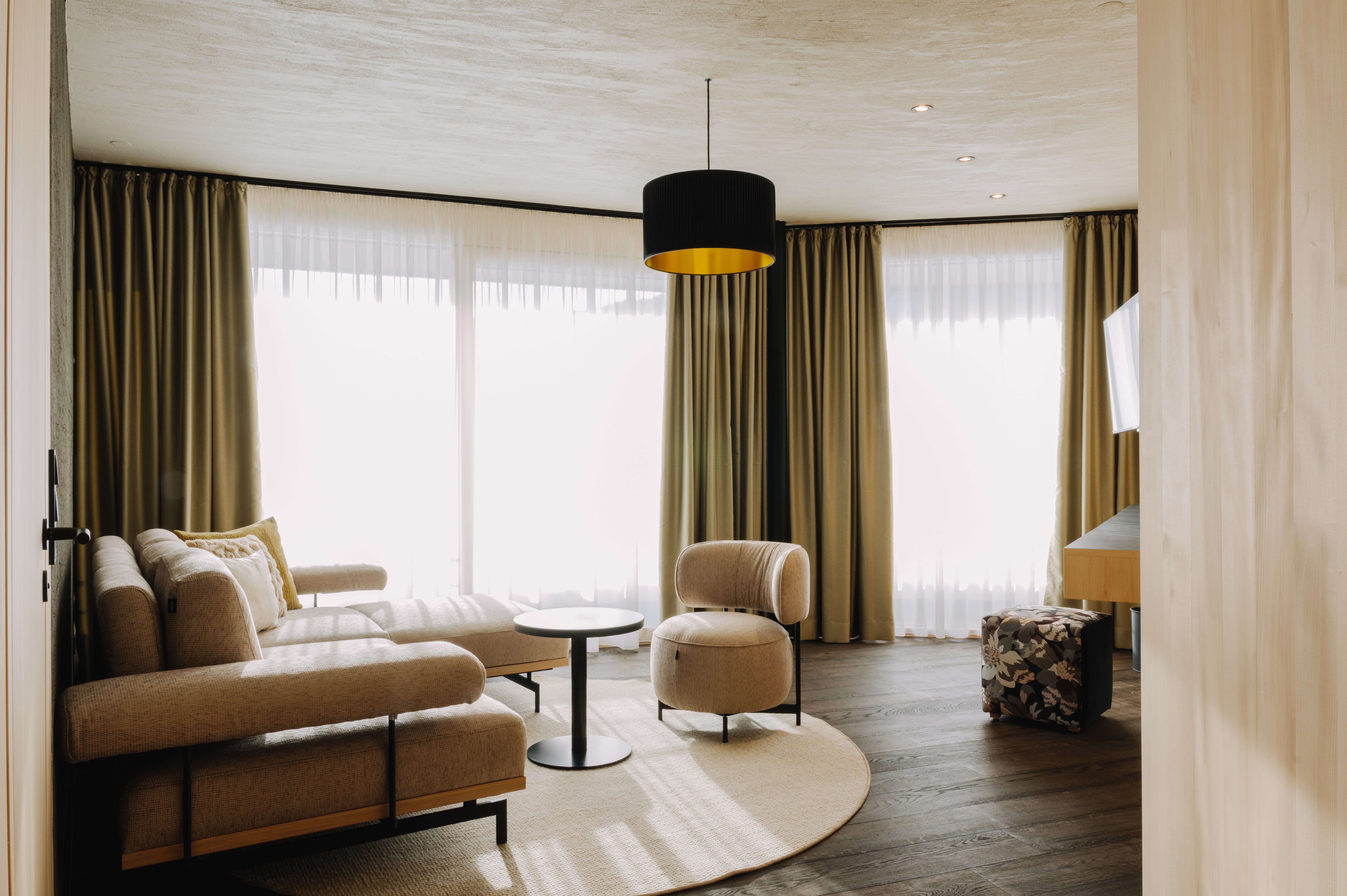 Wellnessurlaub - Pools: Infinity Pool - Pians - Suite Heimatliebe - Torghele's Wald & Fluh