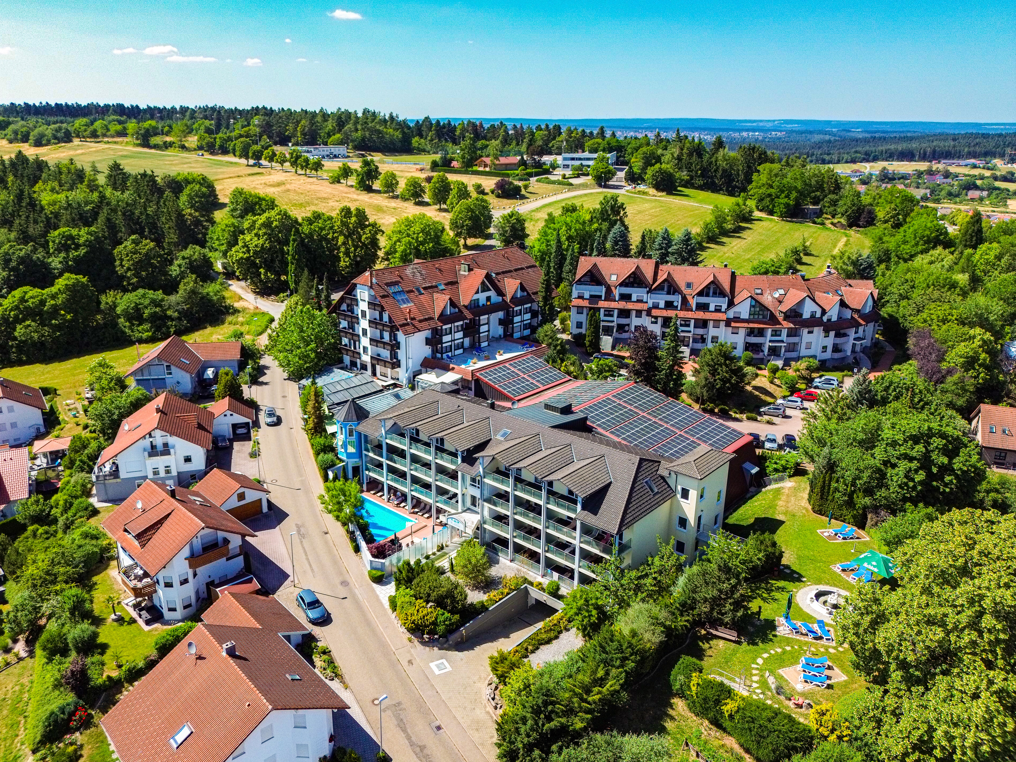 Wellnessurlaub - Baden-Württemberg - Luftbild Hotel Albblick - Vital- und Wellnesshotel Albblick