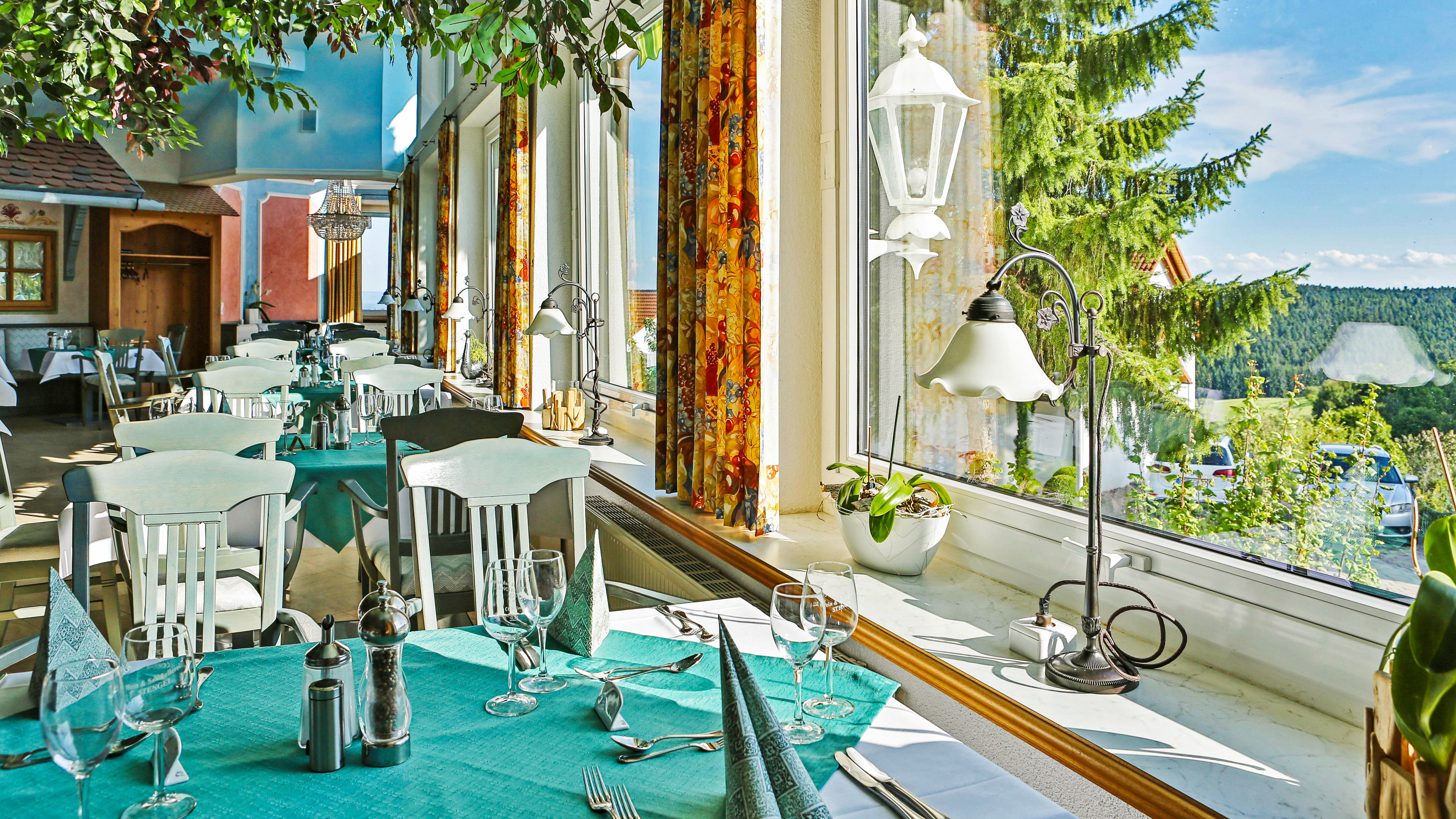 Wellnessurlaub - Baden-Württemberg - Restaurant Dorfplatz  - Vital- und Wellnesshotel Albblick