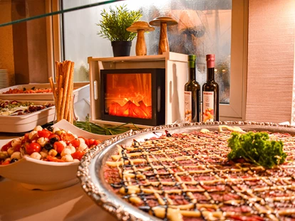Wellnessurlaub - Verpflegung: Vollpension - Steinenbronn - Buffet Abendessen - Vital- und Wellnesshotel Albblick