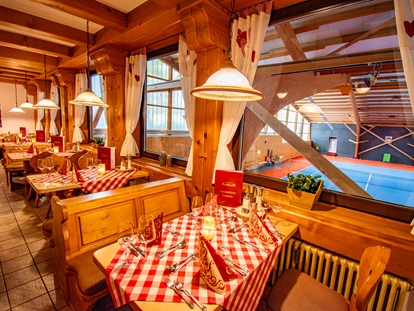 Wellnessurlaub - Verpflegung: Vollpension - Steinenbronn - Restaurant Schwarzwaldstube  - Vital- und Wellnesshotel Albblick