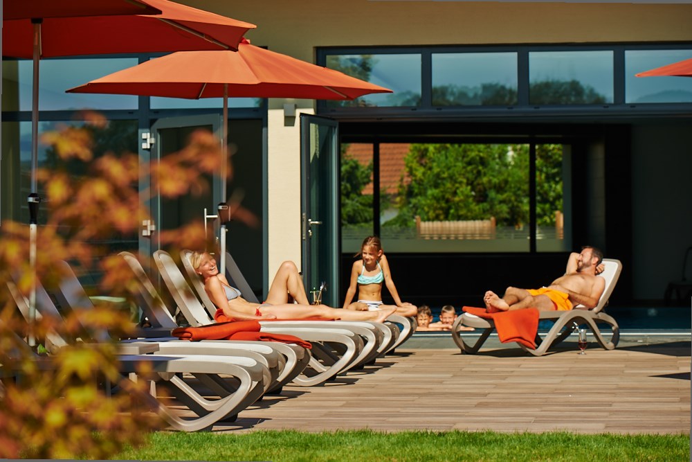 Kreuz-Post Hotel-Restaurant-Spa Saunen und Bäder im Detail Liegewiese