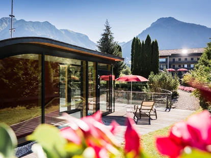 Wellnessurlaub - Fontanella - Ruheraum "Welle" und der wunderschöne Garten - Hotel Franks