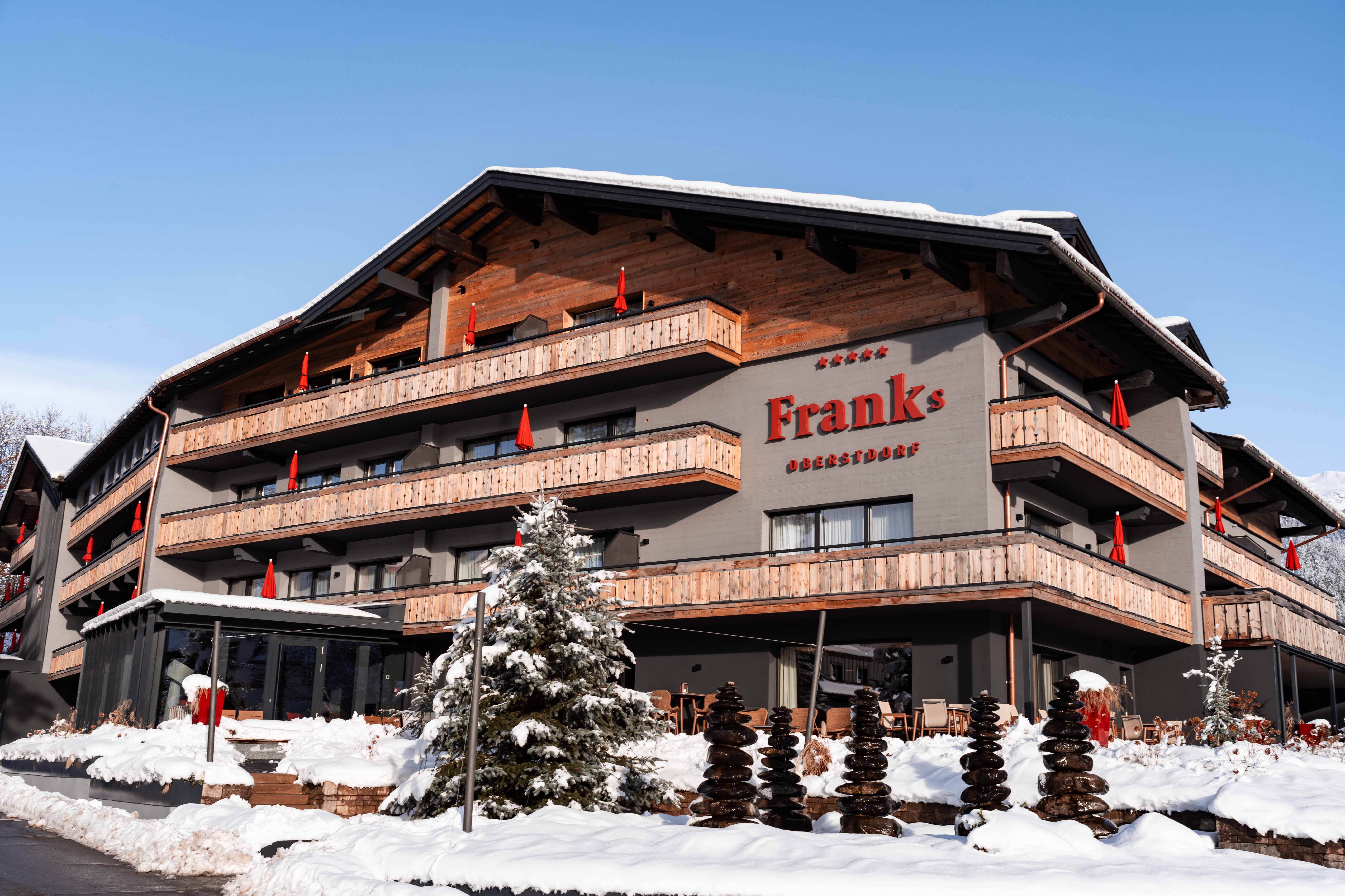Wellnesshotel: Hausansicht im Winter - Hotel Franks - Hotel | Umgebung