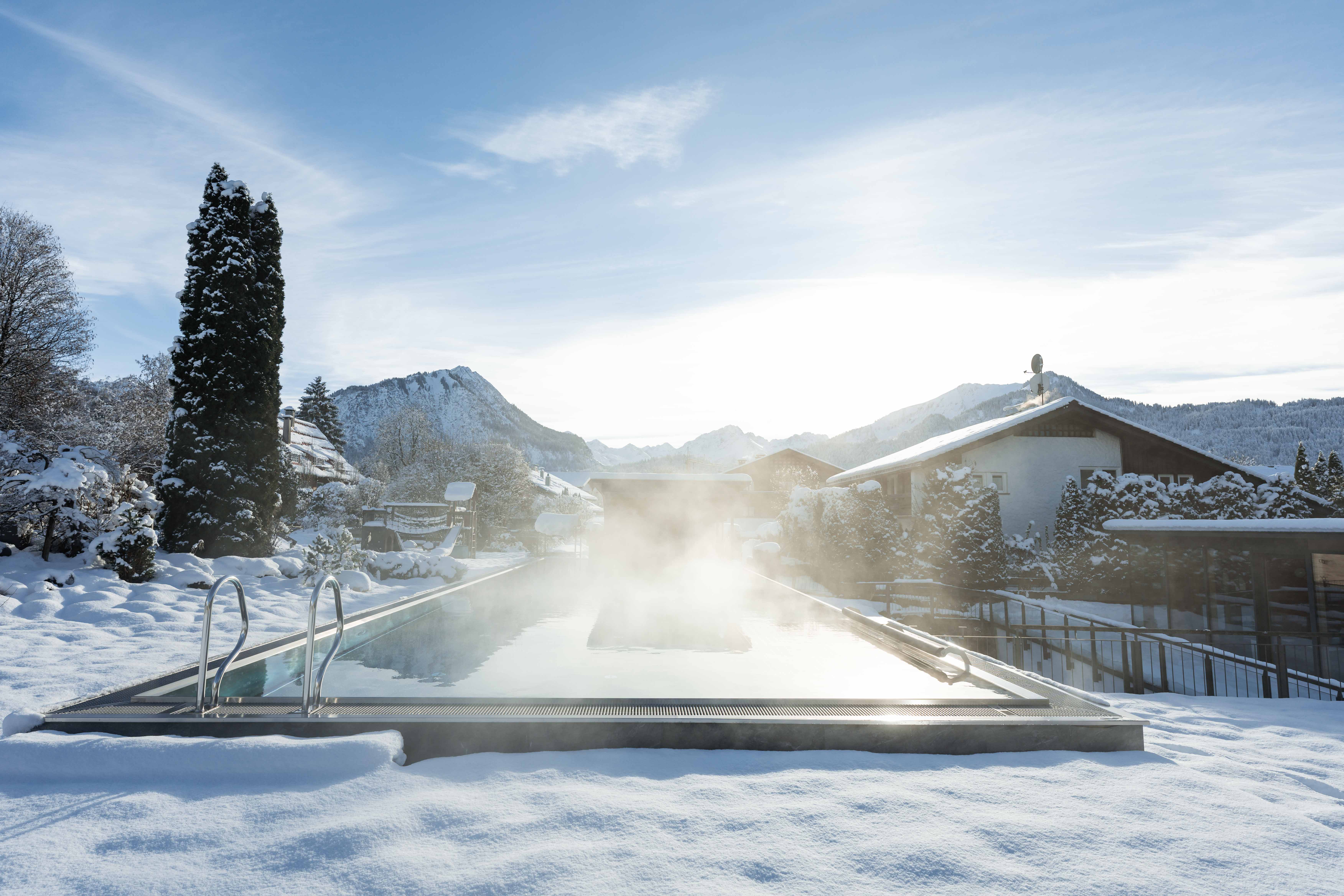 Wellnesshotel: Infinity Pool im Winter beheizt - Hotel Franks - Wasser