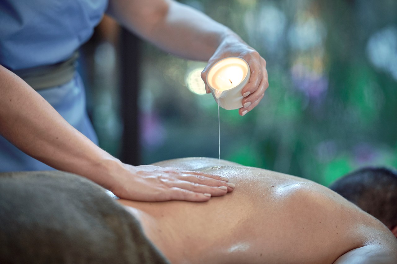 Quellenhof Luxury Resort Lazise Massagen im Detail CANDLE MASSAGE