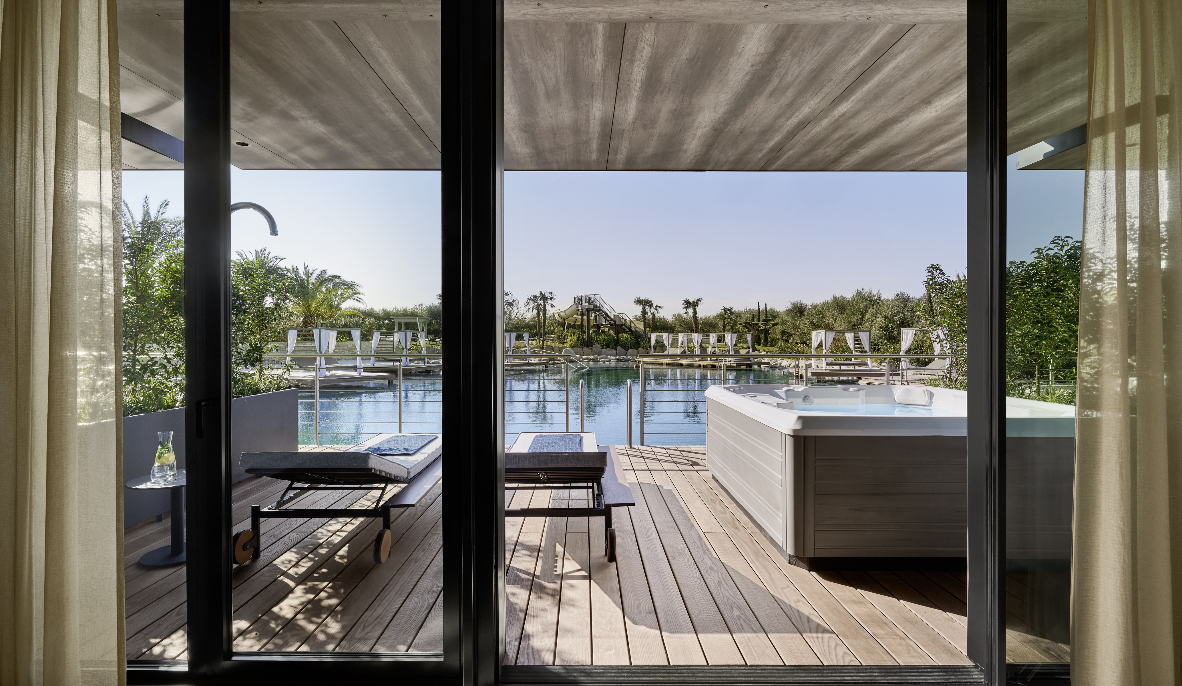 Quellenhof Luxury Resort Lazise Zimmerkategorien SUITE BELLA BIANCA „AL LAGO“