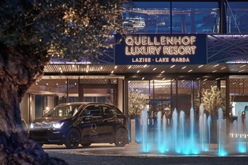 Wellnesshotel: Springbrunnen am Eingang - Quellenhof Luxury Resort Lazise