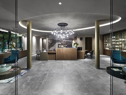 Wellnessurlaub - Babysitterservice - Spa-Reception - Quellenhof Luxury Resort Lazise