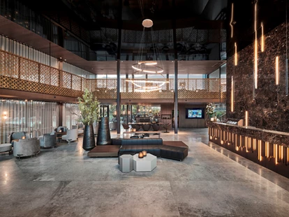 Wellnessurlaub - Babysitterservice - Reception - Quellenhof Luxury Resort Lazise