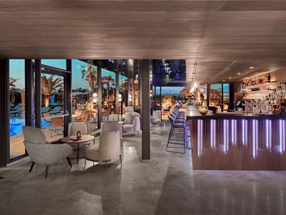 Wellnessurlaub - Babysitterservice - Bar & Bistro "La Piazza" - Quellenhof Luxury Resort Lazise