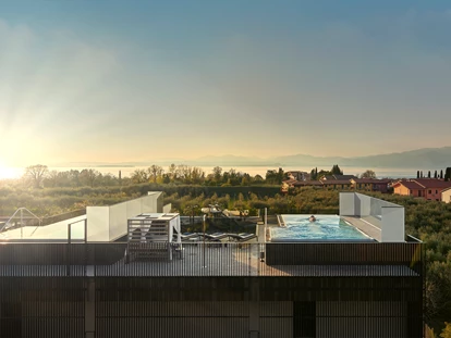 Wellnessurlaub - Babysitterservice - Penthouse Pool Villa auf 2 Etagen (2. Stock Infinitypool und Relaxbereich) - Quellenhof Luxury Resort Lazise