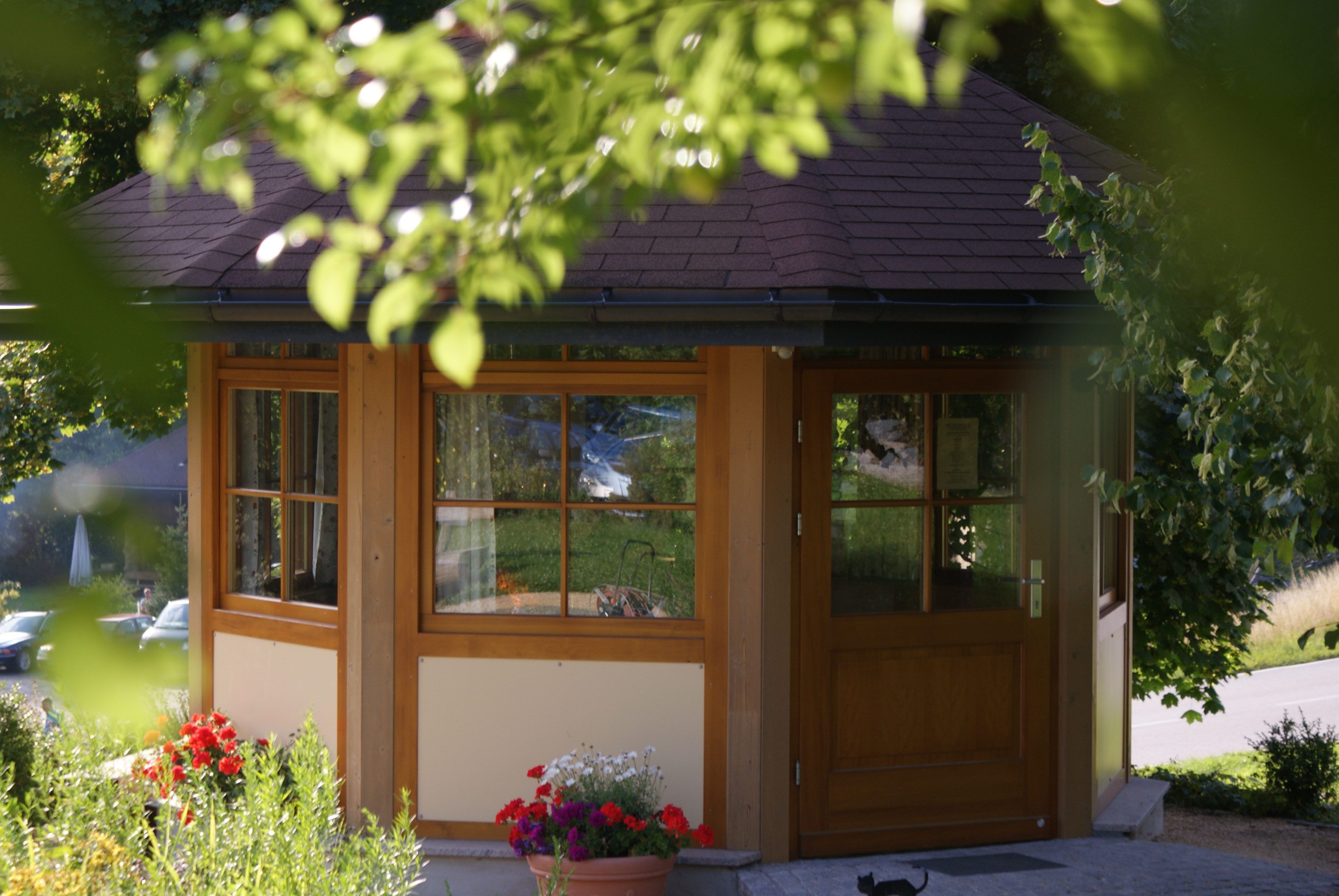 Wellnesshotel: Außenbereich Pavillon - Hotel Rößle - Hotel | Umgebung