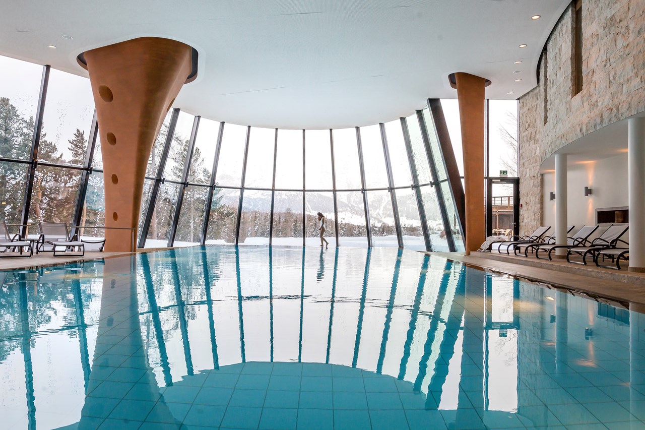 Grand Hotel Kronenhof Saunen und Bäder im Detail Indoor Infinity Pool (29°C)