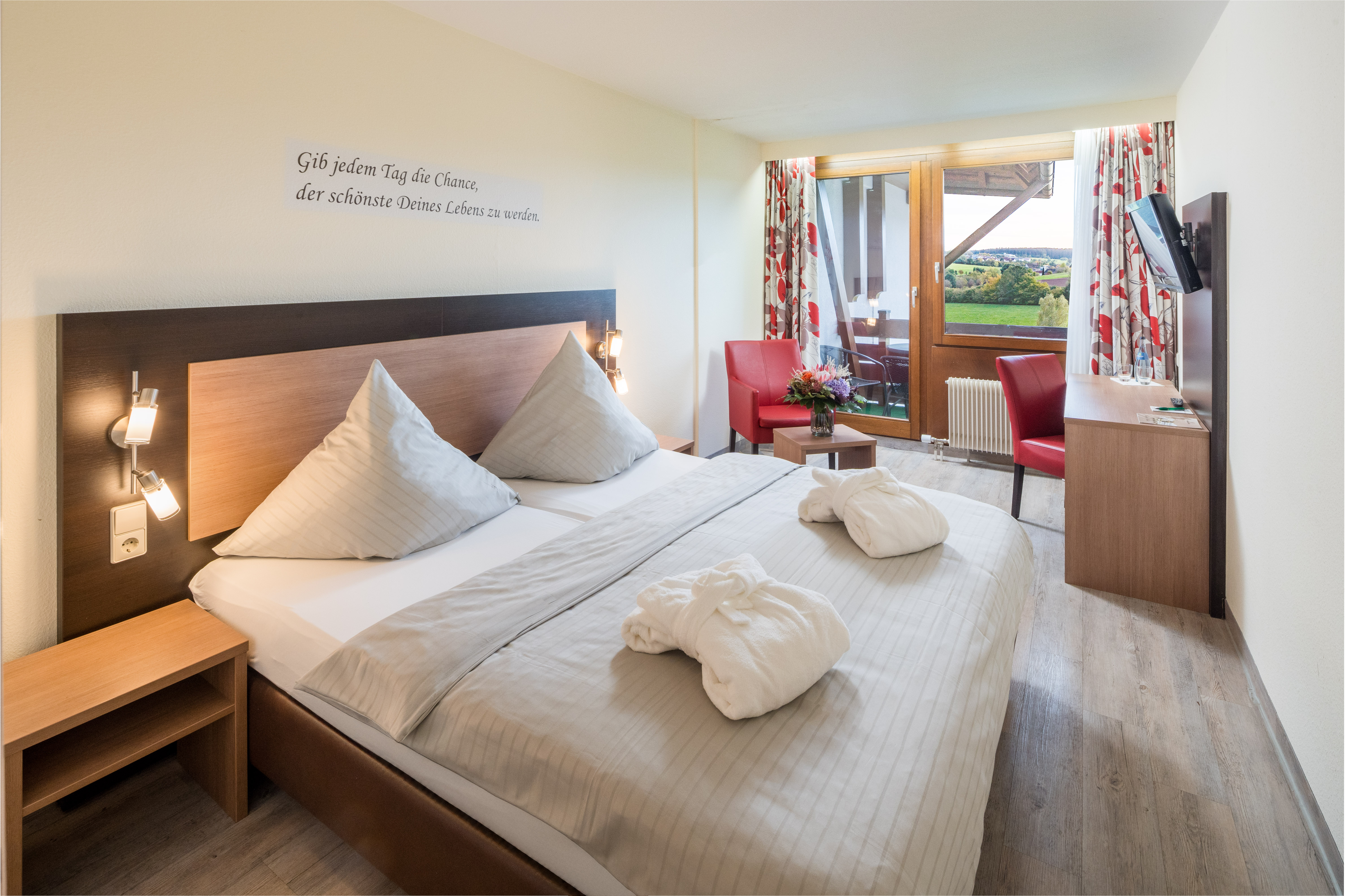 Wellnesshotel: Doppelzimmer Standard Himmelreich Beispiel - Hotel-Resort Waldachtal