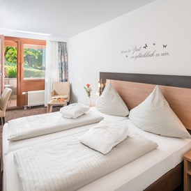 Wellnesshotel: Doppelzimmer Standard Beispiel Gästehaus Himmelreich - Hotel-Resort Waldachtal