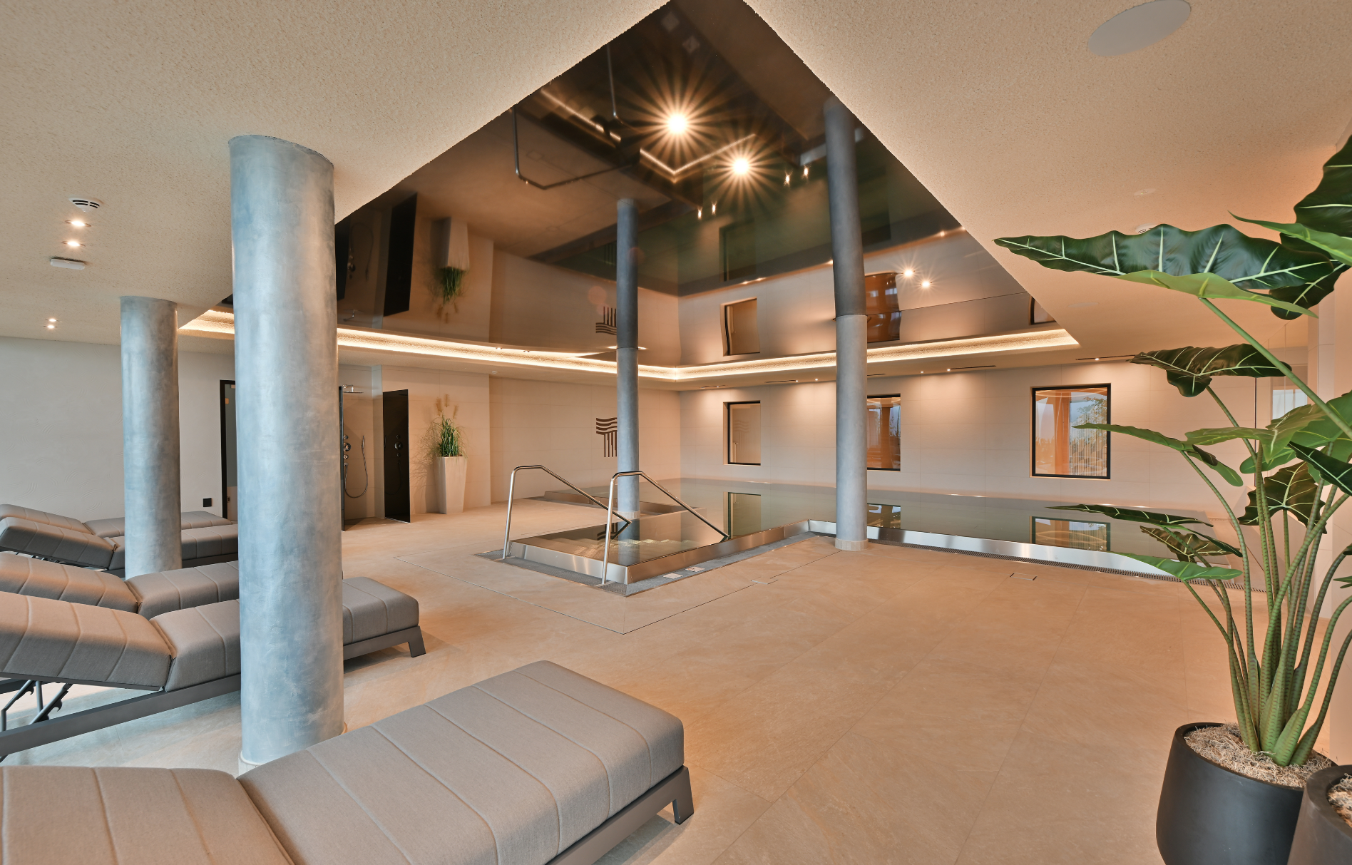 Tratterhof Mountain Sky® Hotel Saunen und Bäder im Detail Indoorpool