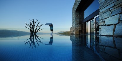 Wellnessurlaub - Pools: Infinity Pool - Tratterhof Mountain Sky Hotel