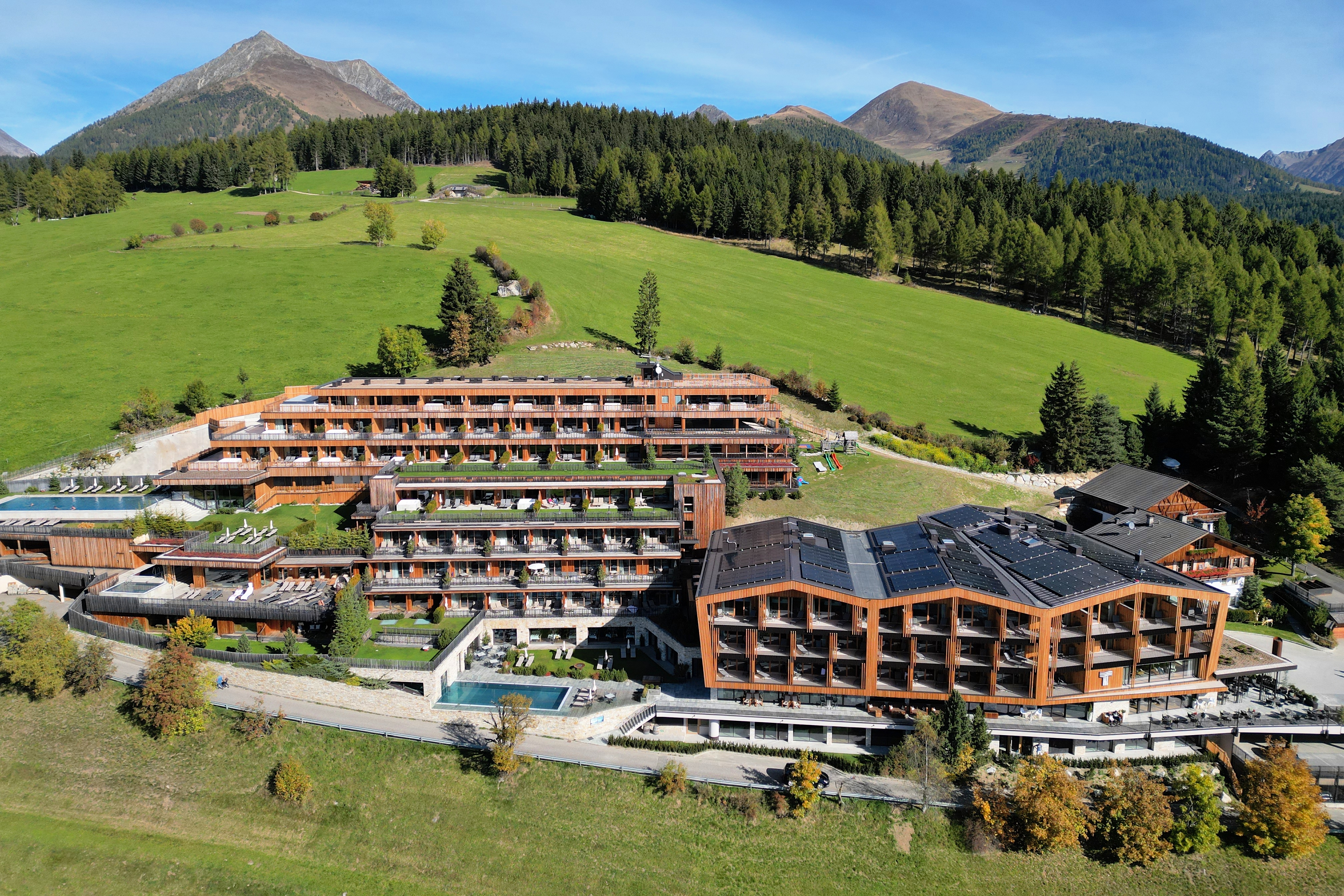 Wellnessurlaub - Außenansicht - Tratterhof Mountain Sky® Hotel