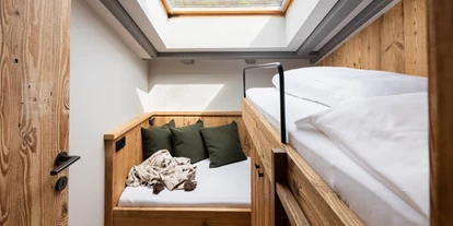 Wellnessurlaub - Dorf Tirol - Gemütliches Kinderschlafzimmer - Activehotel Bergkönig