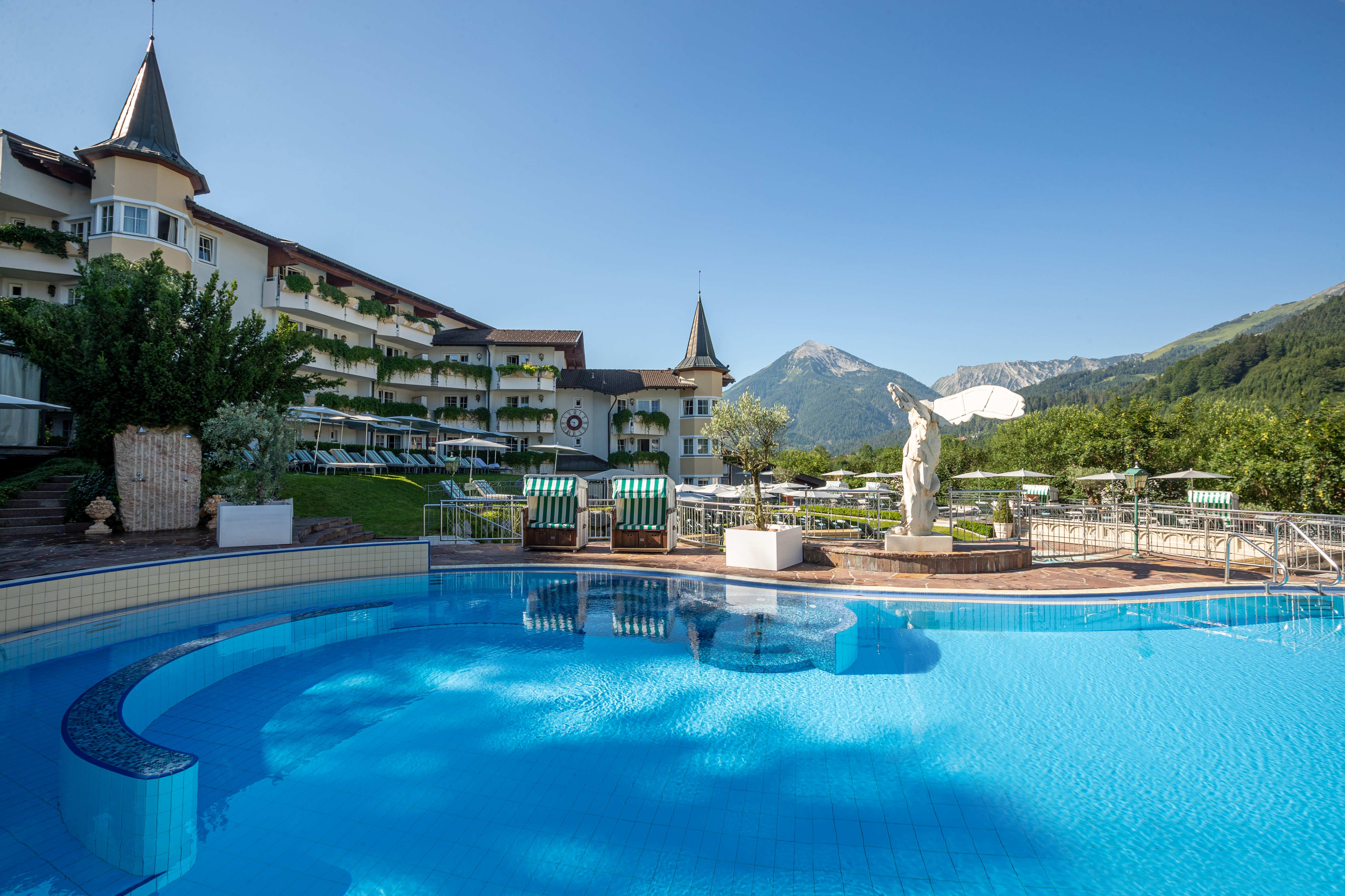 Wellnessurlaub - Gesichtsbehandlungen - Königsleiten - Außenpool im Sommer - Posthotel Achenkirch