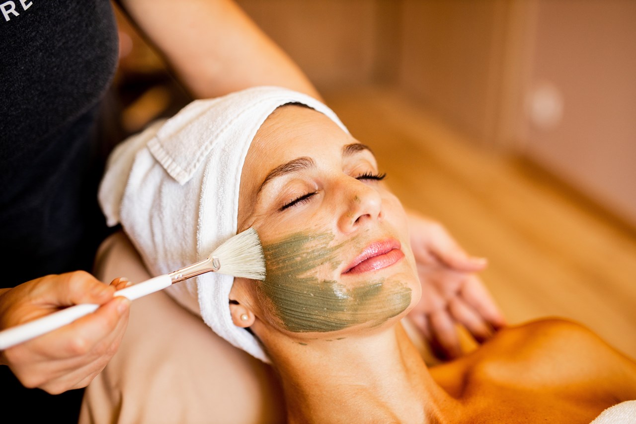 Das Bayrischzell Familotel Oberbayern Behandlungen im Detail Klassische Gesichtsbehandlung | Intensiv feuchtigkeitsspendend