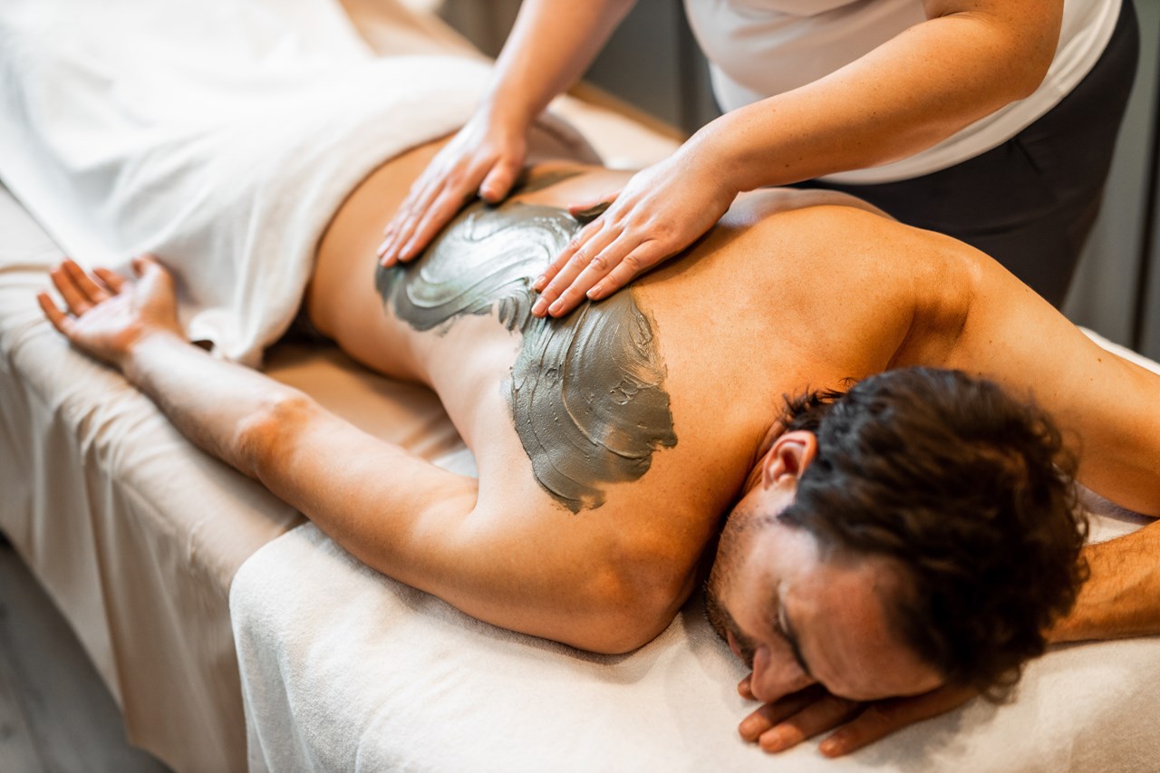 Das Bayrischzell Familotel Oberbayern Behandlungen im Detail Reinigende Rückenbehandlung | Intensive