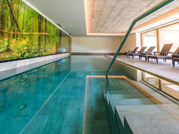 Hotel Fischer Saunen und Bäder im Detail Indoor Pool