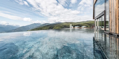 Wellnessurlaub - Oberbozen - Infinity-Sky-Pool - Alpine Lifestyle Hotel Ambet