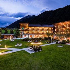 Wellnesshotel: Hotel (Außenansicht) Sommer - Alpin Hotel Masl