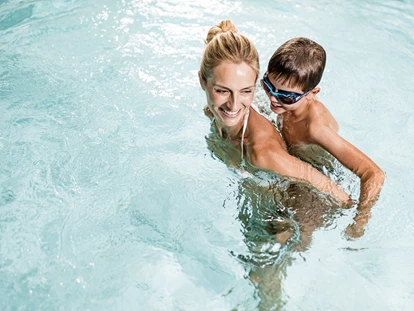 Wellnessurlaub - Finnische Sauna - Patsch - Schwimmbad (Außen) - Hotel Masl