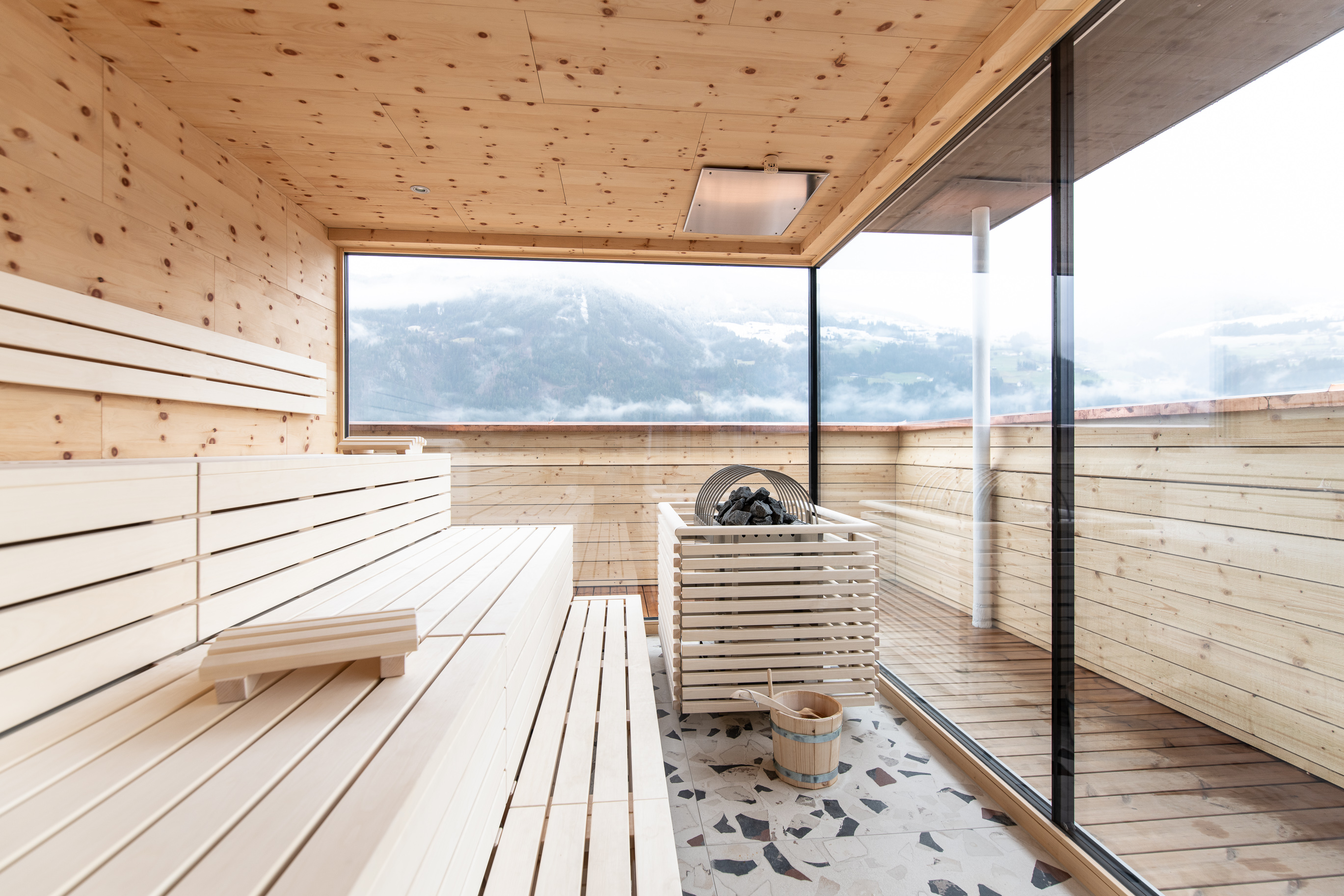 Mari Pop Hotel Zillertal Saunen und Bäder im Detail Panoramasauna