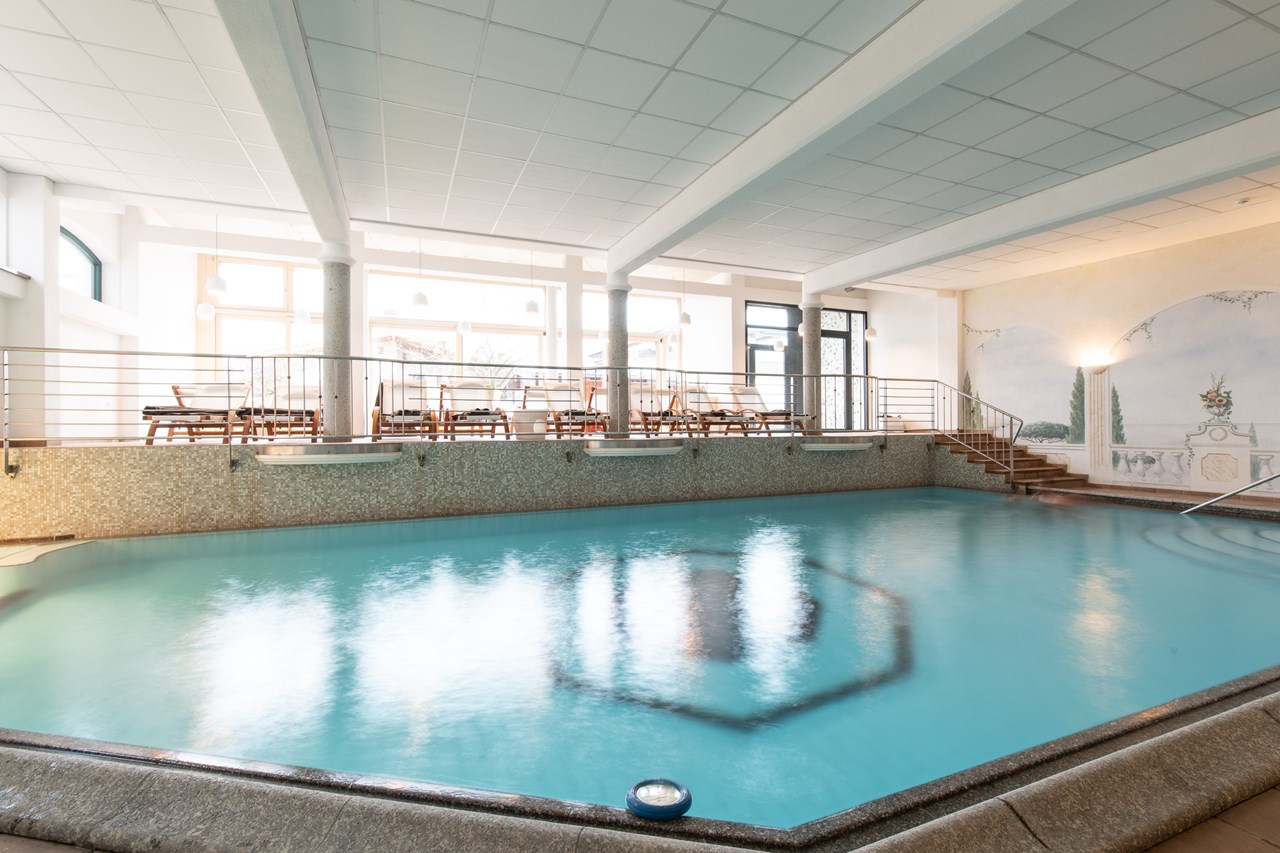 Mari Pop Hotel Zillertal Saunen und Bäder im Detail Indoor Pool