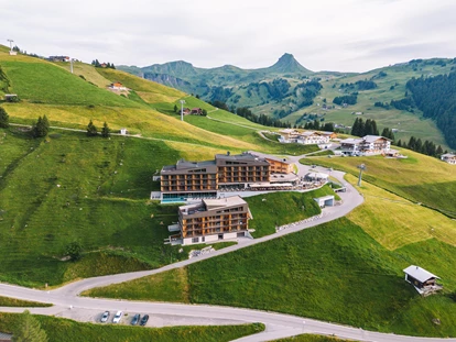 Wellnessurlaub - Fontanella - Außenansicht Sommer - Alpenstern Genießerhotel