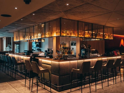 Wellnessurlaub - Fontanella - Hotelbar "Novum" - Alpenstern Genießerhotel