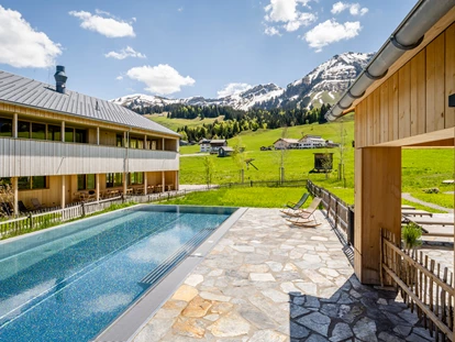 Wellnessurlaub - Fontanella - Ausblick aus dem Aussen-Pool - Fuchsegg Eco Lodge