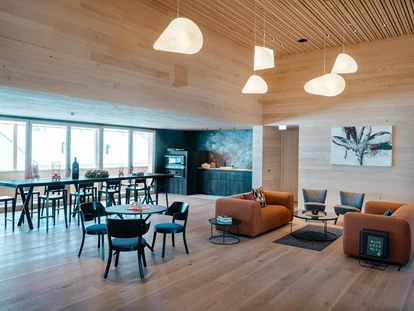 Wellnessurlaub - Fontanella - Lounge im Gasthaus OG - für Events und Firmenanlässe - Fuchsegg Eco Lodge