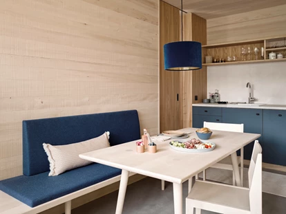 Wellnessurlaub - Fontanella - 2-Raum Lodge Herzstück ideal für Familien mit kleinen Kindern, ausgefuchste Wohnqualität für ein feines Miteinander. - Fuchsegg Eco Lodge