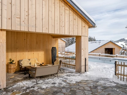 Wellnessurlaub - Fontanella - Das Saunahaus begeistert mit einem herrlichen Relax- und Wellnessbereich mit ganzjährig geöffnetem Außenpool. - Fuchsegg Eco Lodge