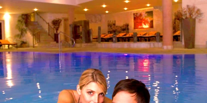 Wellnessurlaub - Bad Aibling - Pool - Feuriger Tatzlwurm