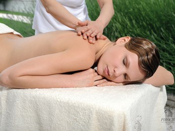 Hotel Hasenauer Massagen im Detail Kindermassage