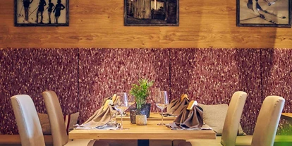 Wellnessurlaub - Pilates - Gedeckter Tisch im Restaurant - Hotel Hasenauer