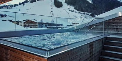 Wellnessurlaub - Pilates - Pool mit Blick auf die Skipiste - Hotel Hasenauer